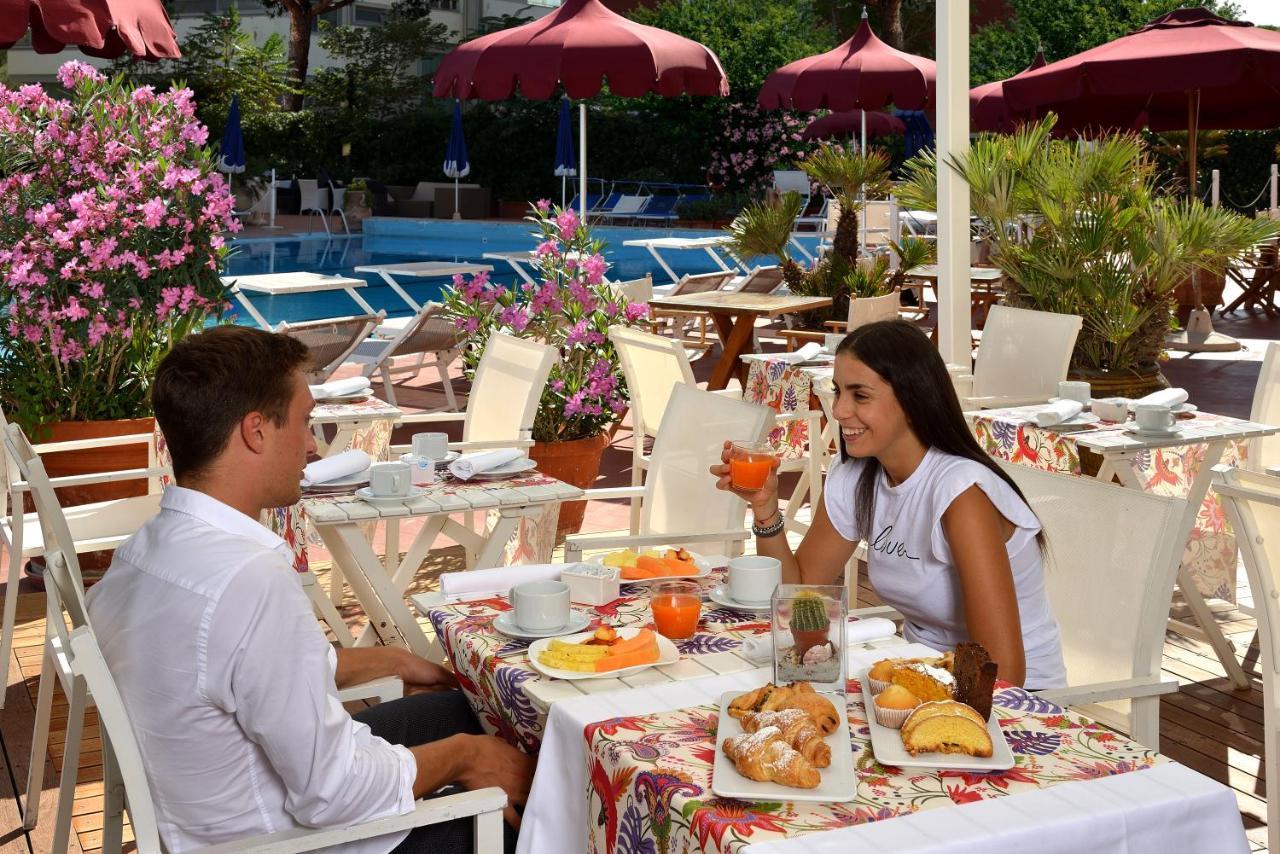Unahotels Imperial Sport Hotel Pesaro Eksteriør billede