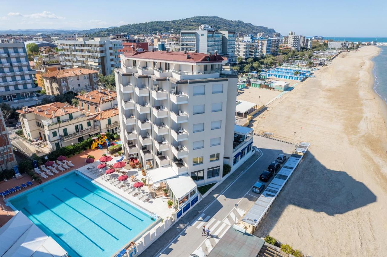 Unahotels Imperial Sport Hotel Pesaro Eksteriør billede