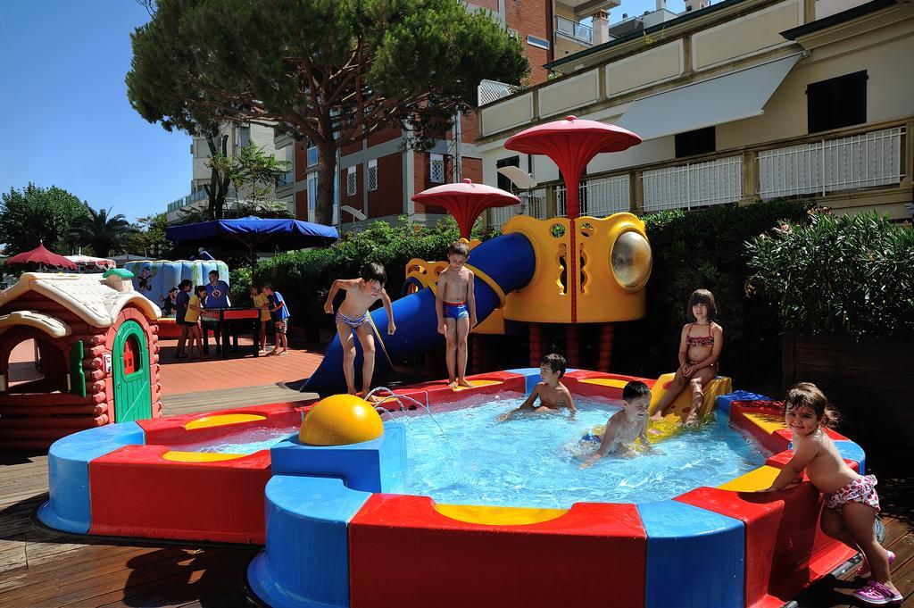 Unahotels Imperial Sport Hotel Pesaro Eksteriør billede