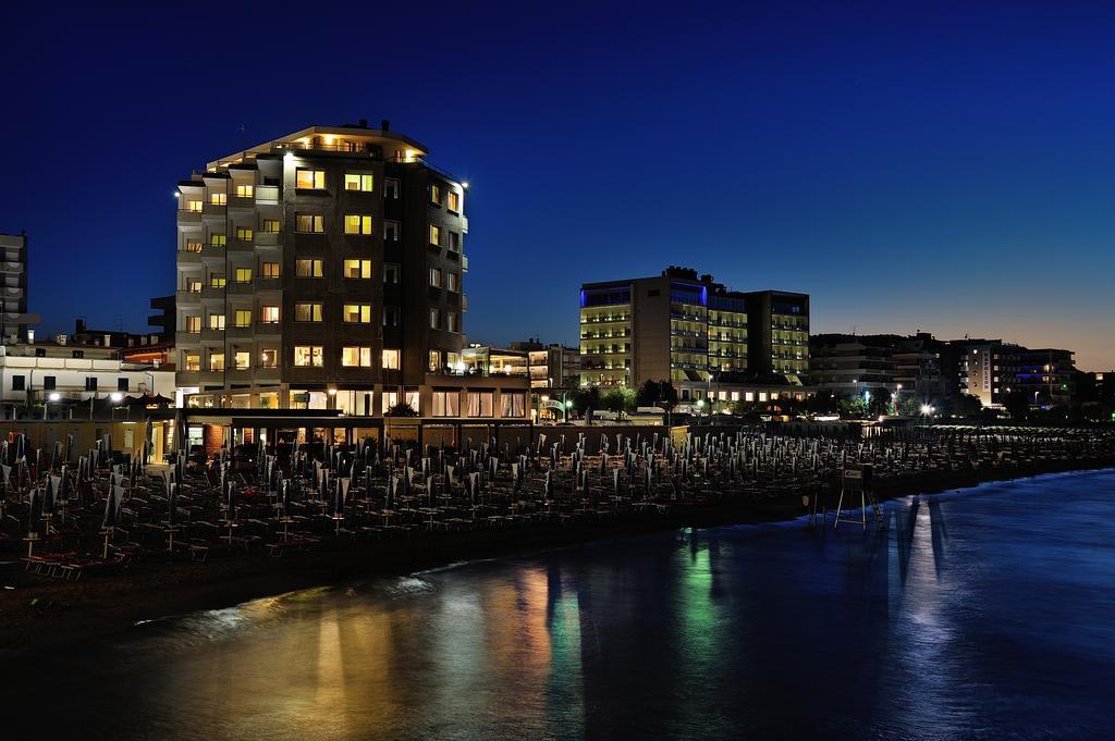 Unahotels Imperial Sport Hotel Pesaro Eksteriør billede